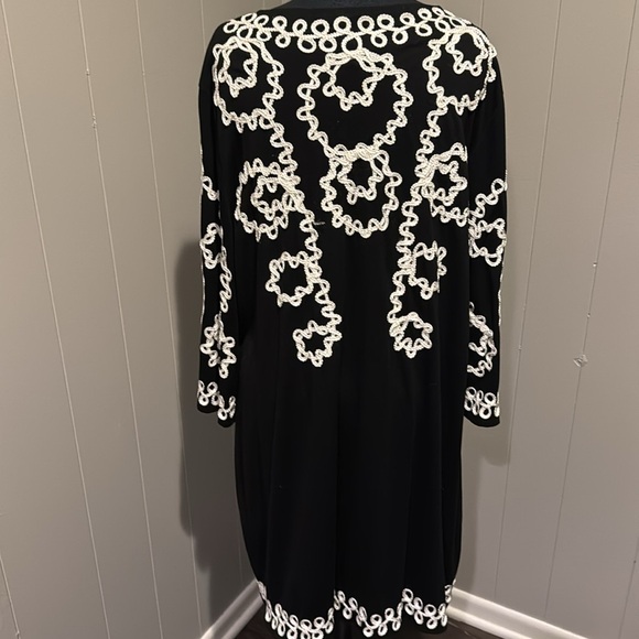 Once Again black white flat corded embroidered stretch duster/ling cardigan. 2X - Picture 6 of 8